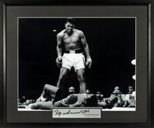 Load image into Gallery viewer, Muhammad Ali "Heavyweight Champion" B&W Photograph Framed Display (Engraved Series)