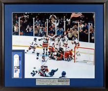 Load image into Gallery viewer, USA Hockey 1980&quot;Miracle on Ice&quot; Framed Photo Framed (Engraved Series)
