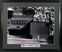 Load image into Gallery viewer, Willie Mays &quot;The Catch&quot; 16x20 B&amp;W Framed Photograph (Engraved Series)
